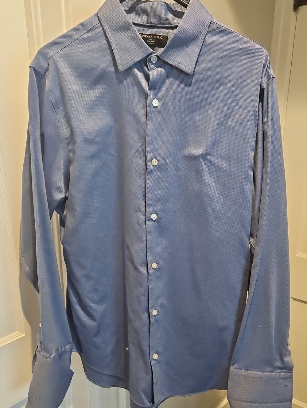 Banana Republic Light Blue Long-Sleeve Dress Shirt